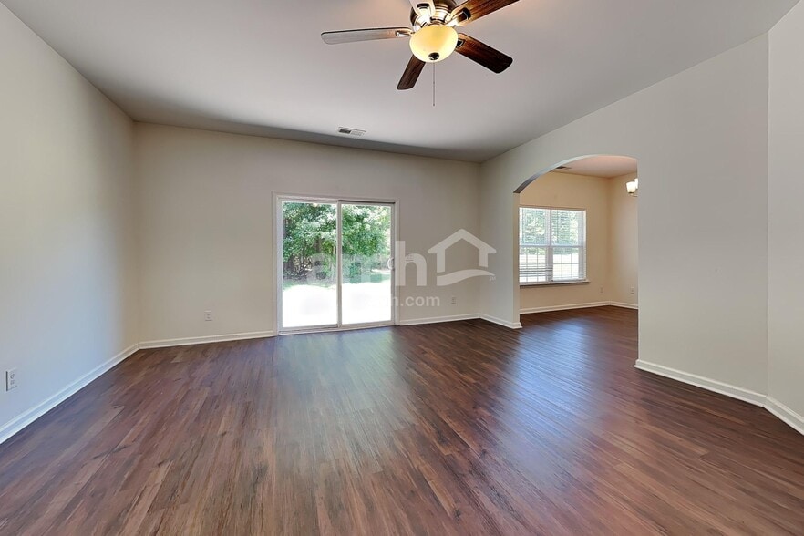 Building Photo - 37 Sand Live Oak Dr