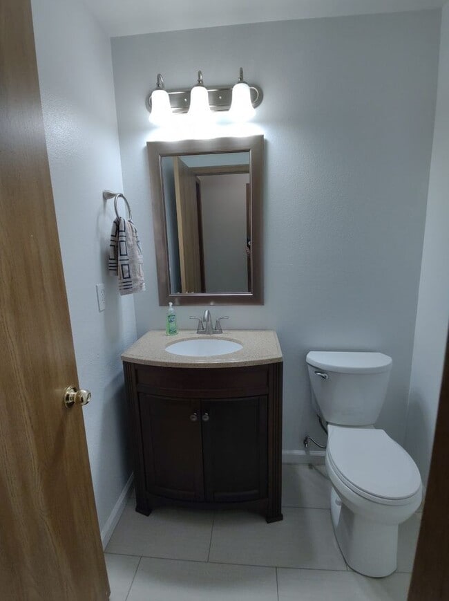 Building Photo - 3 bedroom home in Convenient Silverdale Location!