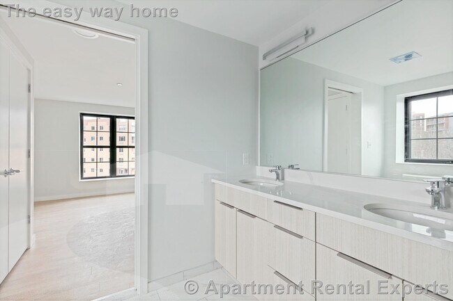 Building Photo - 10 Soden St