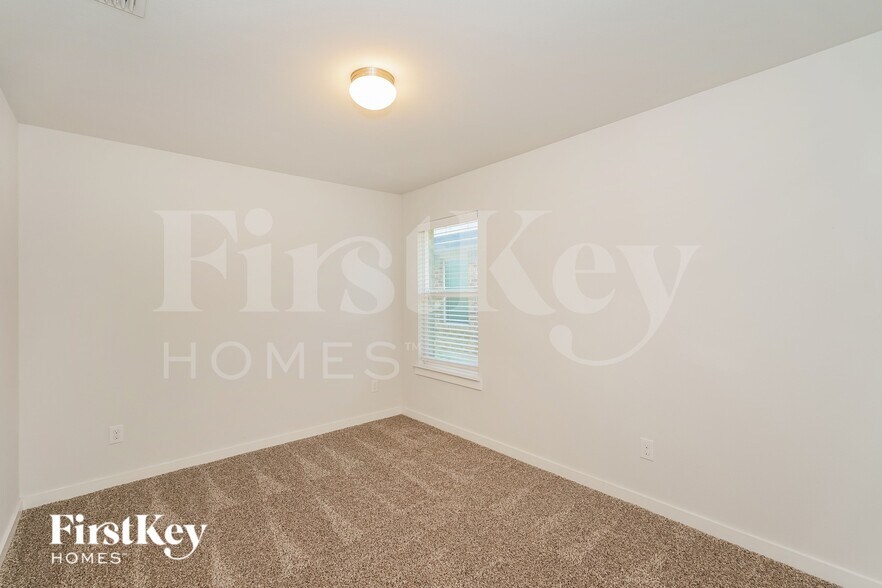 Building Photo - 9005 Dameron Dr