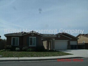Building Photo - Lots of space in Clovis