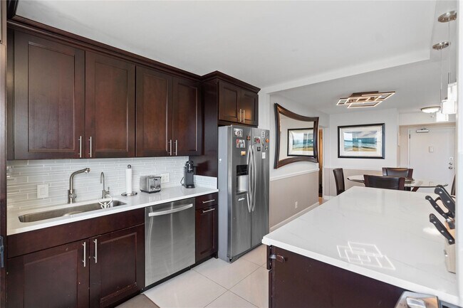 Building Photo - 5200 N Ocean Blvd