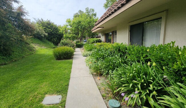 Building Photo - Your perfect Ventura retreat—spacious 3 be...
