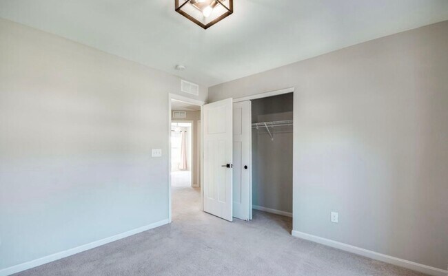 Building Photo - 15911 Long Meadow Way