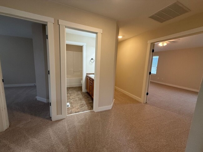 Building Photo - 7704 McKinley Loop NE