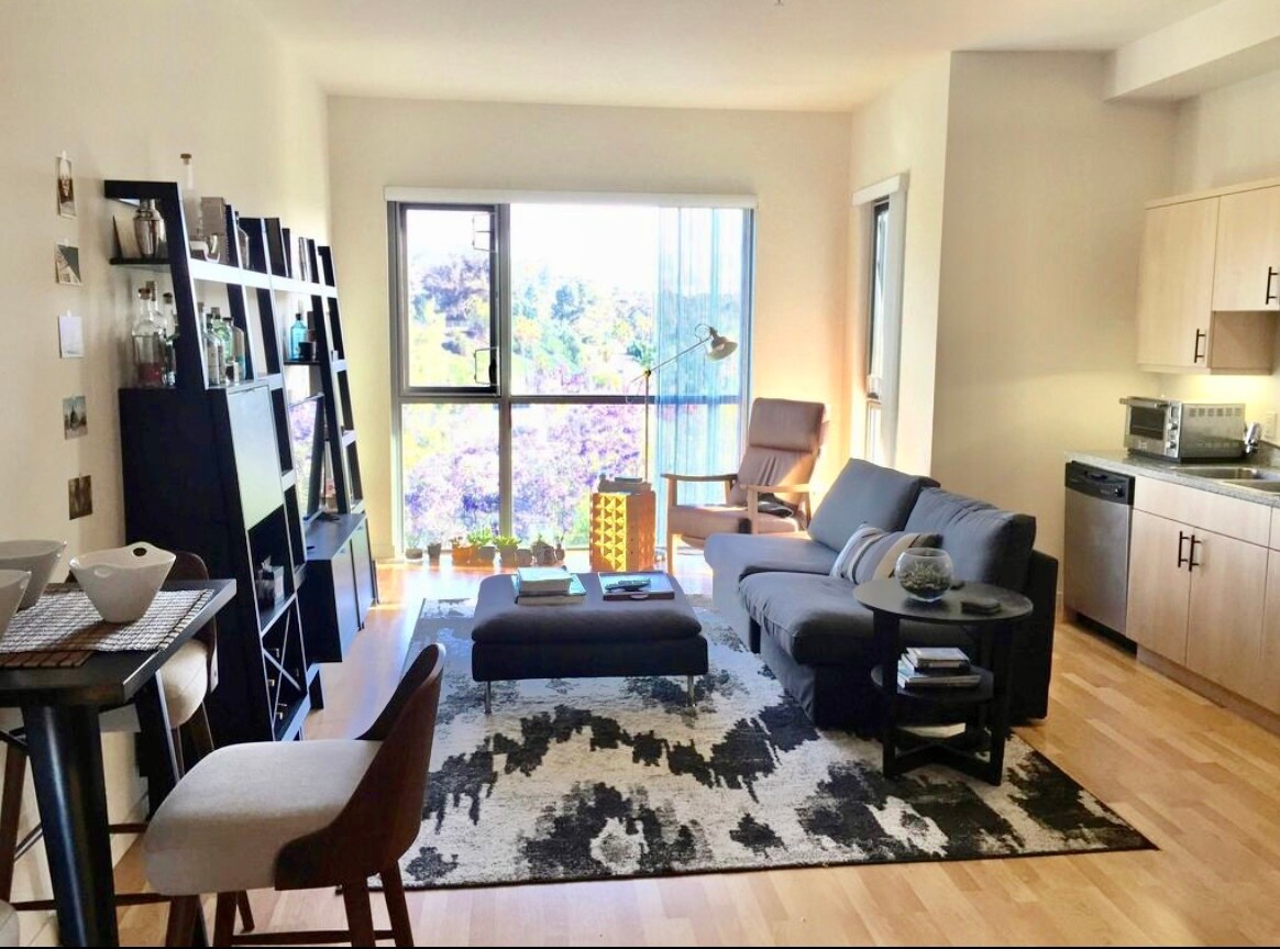 Building Photo - 889 Date St