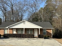 Building Photo - 95 Valley Dr
