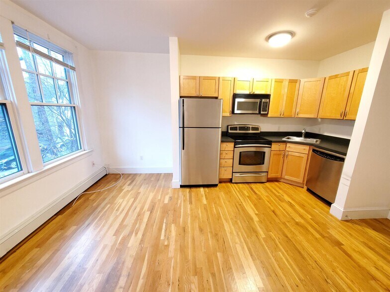 Primary Photo - 406 Norfolk St