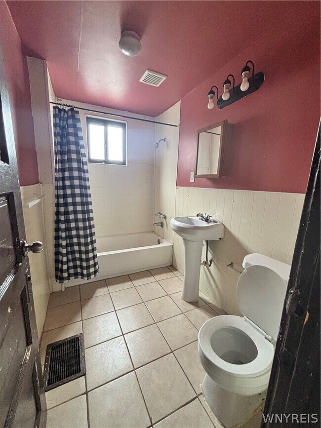 Building Photo - 408 Koons Ave