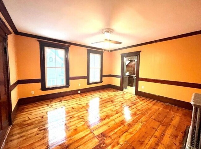 Building Photo - 53 Messer St