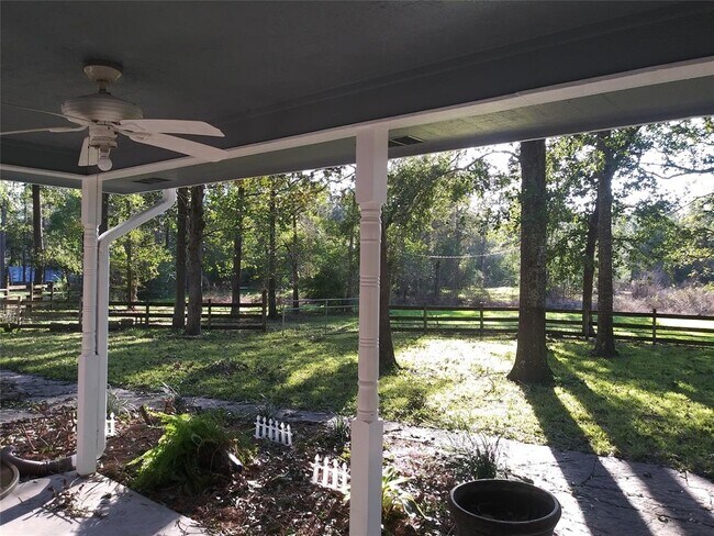 Building Photo - 900 Springwood Dr