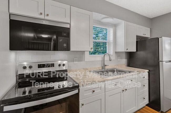Building Photo - 622 Maplewood Ln
