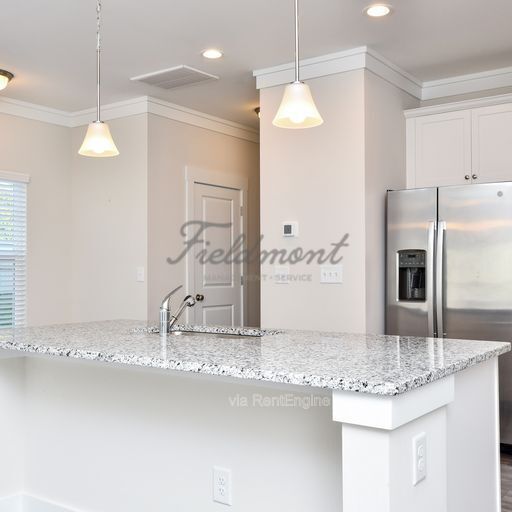 Building Photo - 100 Bluet Ln