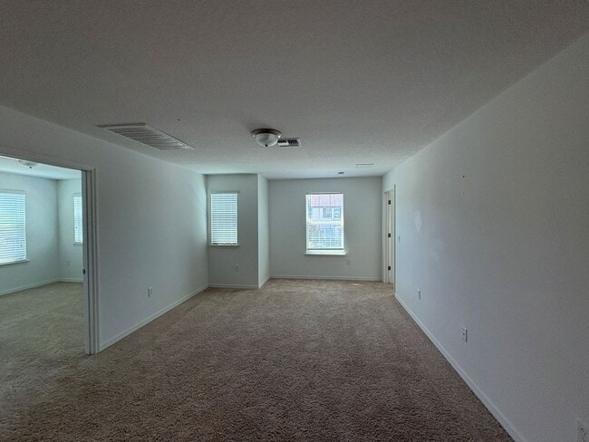 Building Photo - 4 bedroom 2.5 Bath House on Oakland Trails...