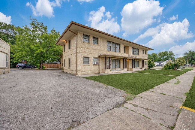 Building Photo - 523 S Travis St