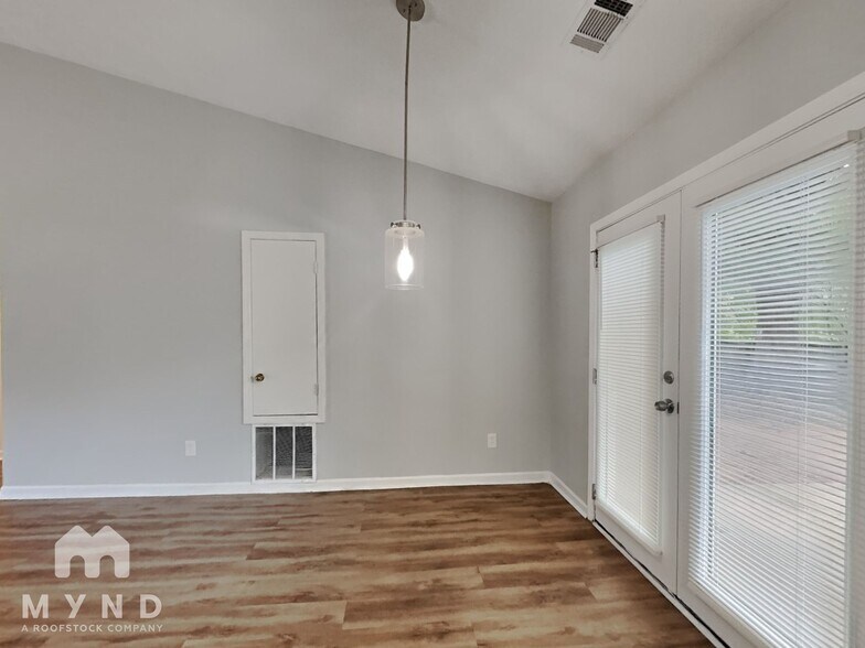 Building Photo - 5995 Homestead Cir