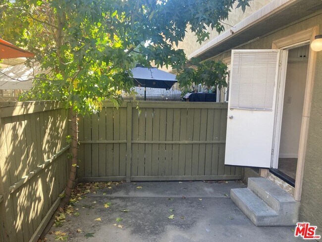 Building Photo - 20258 Cohasset St