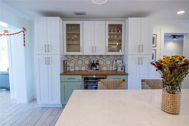 Building Photo - 600 43rd Ave NE