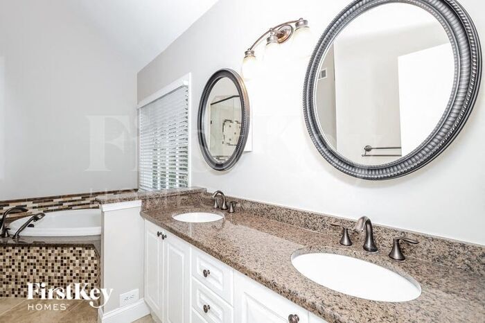 Building Photo - 4390 Wellbrook Ct