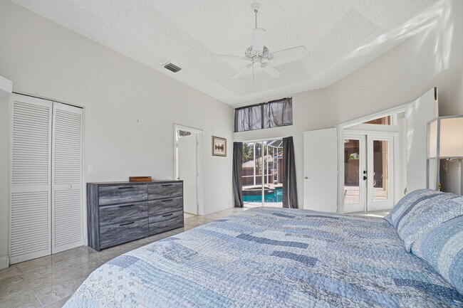 Building Photo - 10599 St Thomas Dr