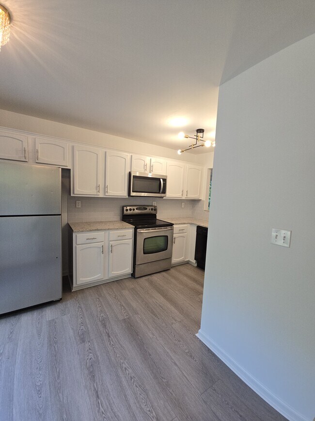 Building Photo - 5034 Laurel Bridge Dr SE