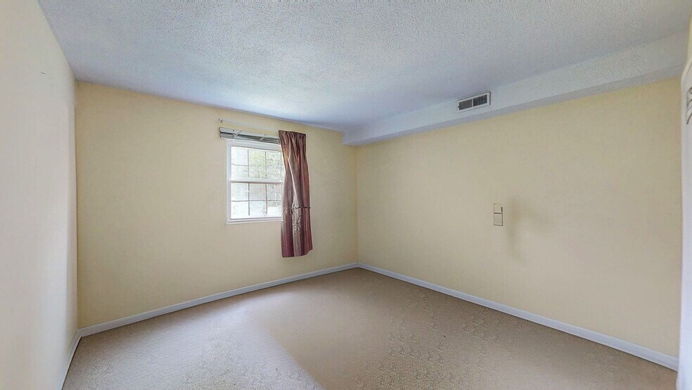 Building Photo - 114 Oak Ln