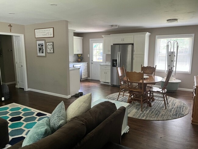 Building Photo - Charming 3BR/2BA one-level house