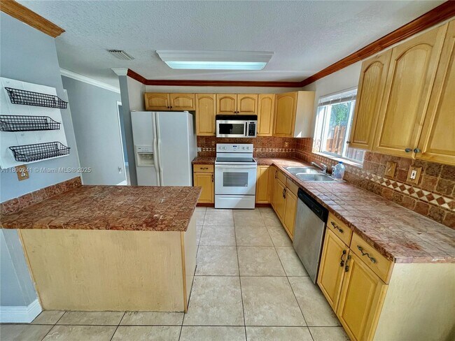 Building Photo - 10223 SW 156th Ave