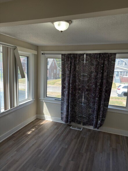 Building Photo - 3422 Pine Grove Ave