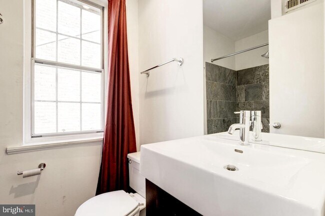 Building Photo - 1715 15th St NW