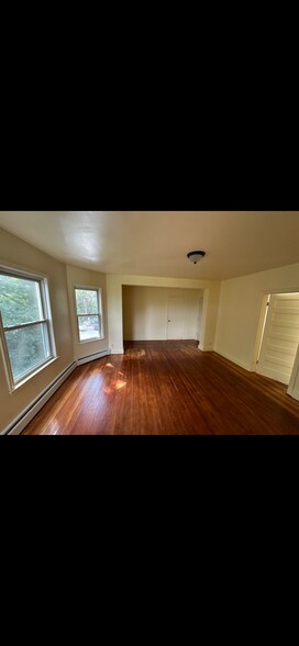 Building Photo - 373 Congress Ave