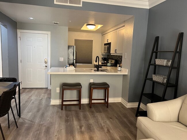 Building Photo - Meridian Fully Furnished Studio Condo - Re...