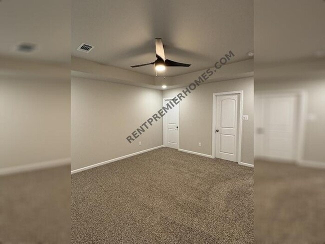 Building Photo - 18 Edward Dr