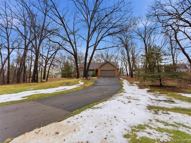 Building Photo - 4495 Maybee Rd