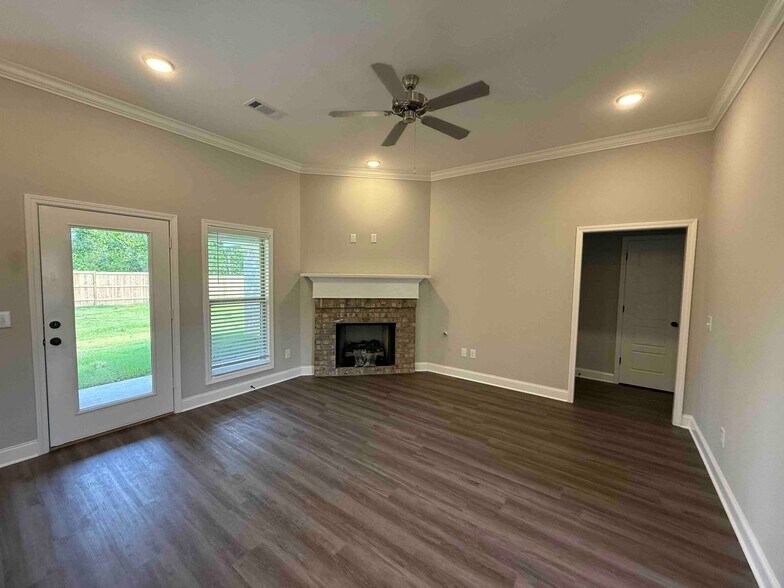 Building Photo - 548 Patrick Farms Dr