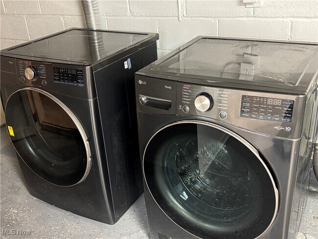 Building Photo - 4739 W 125th St