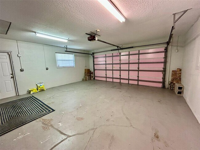 Building Photo - 142 Solana St