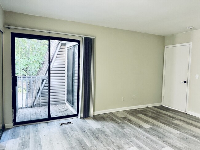 Building Photo - 202 Finley Forest Dr