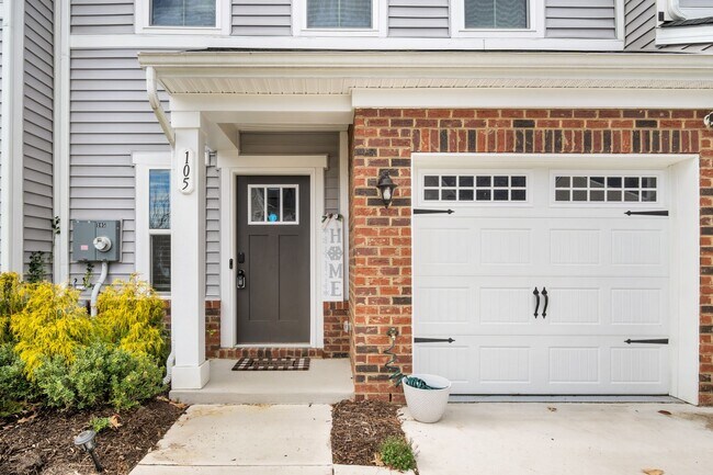 Building Photo - Fully Furnished 3 Bedroom 2.5 Bath Townhom...