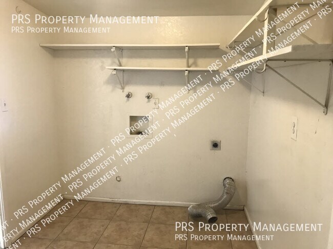 Building Photo - 1559 E Flower Cir
