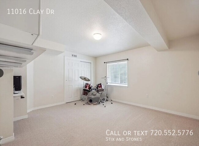 Building Photo - 11016 Clay Dr