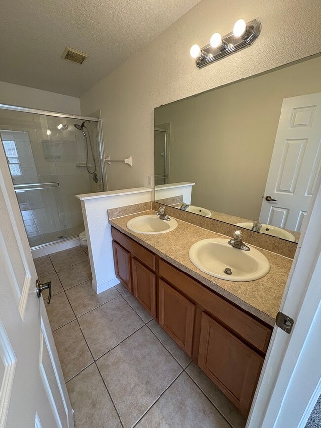 Building Photo - For Rent: 3 Bed / 2.5 Bath Townhome in Ash...