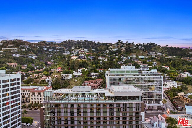 Building Photo - 8420 Sunset Blvd