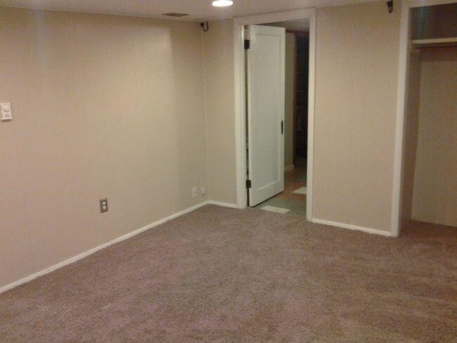 Building Photo - bedroom in Billings MT 59101