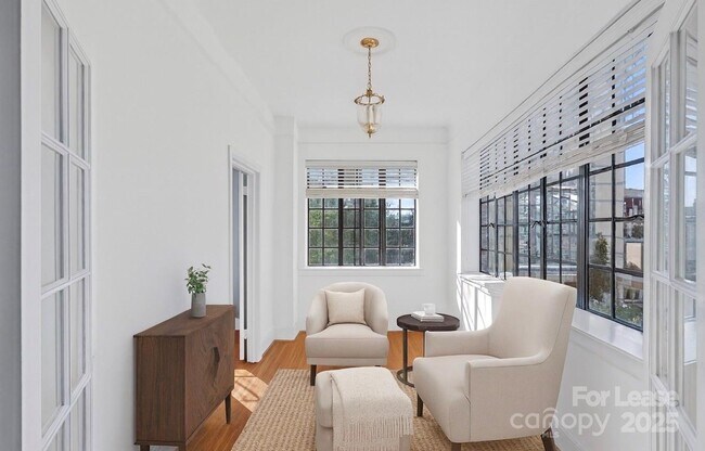 Building Photo - 301 W 10th St