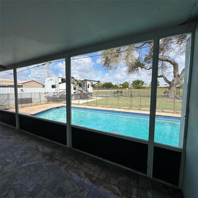 Building Photo - 4261 SW 22nd St