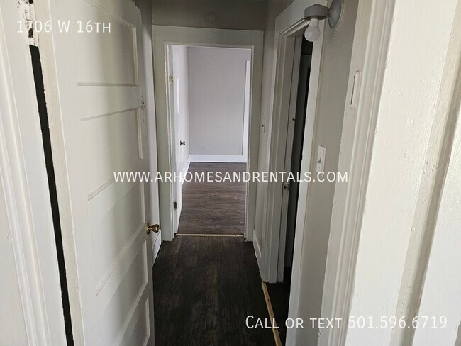 Building Photo - 1706 W 16th |$895 | 4 beds, 1 bath