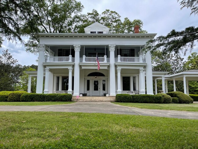 Primary Photo - 17 Acres with enormous Magnolia trees