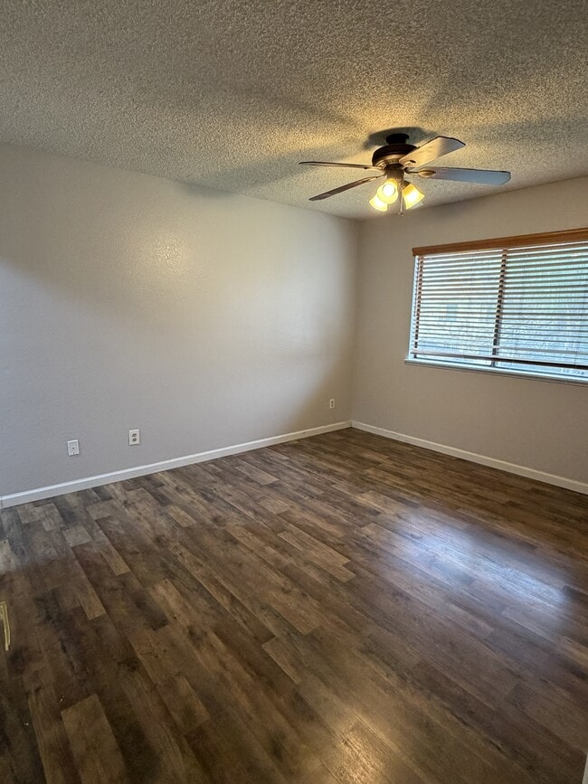 Building Photo - 29639 Greenhill Dr