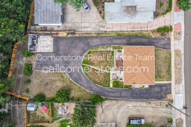 Building Photo - 1410 Custer Ave